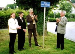 De gauche à droite : Alexandra Beucler, Roland Beucler, Serge Beucler et Robert Schwint (maire de Besançon)